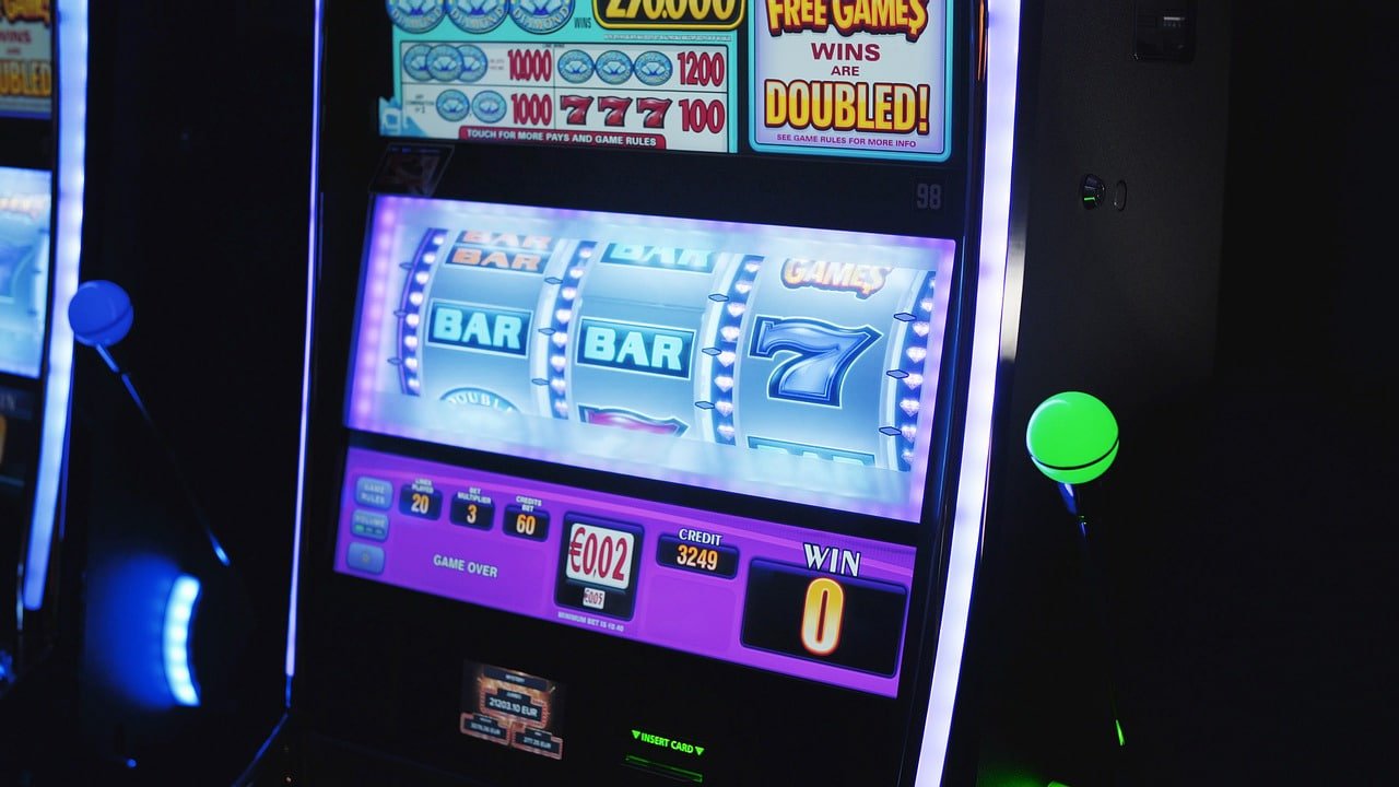 tattbet တိုက်ရိုက်ကာစီနို VIP Table Exclusive Live Dealer MMK ငွေကြေး ကစားသမား ဆုကြေး ရရှိနေသော မြင်ကွင်း